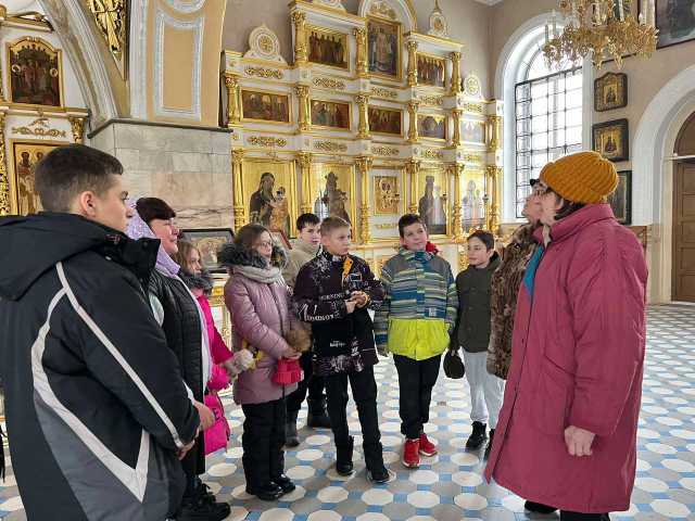 Экскурсия в Трехсвятительский собор