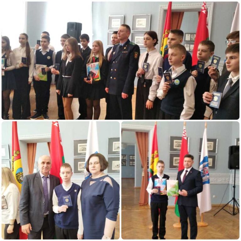 Торжественное вручение паспортов юным гражданам